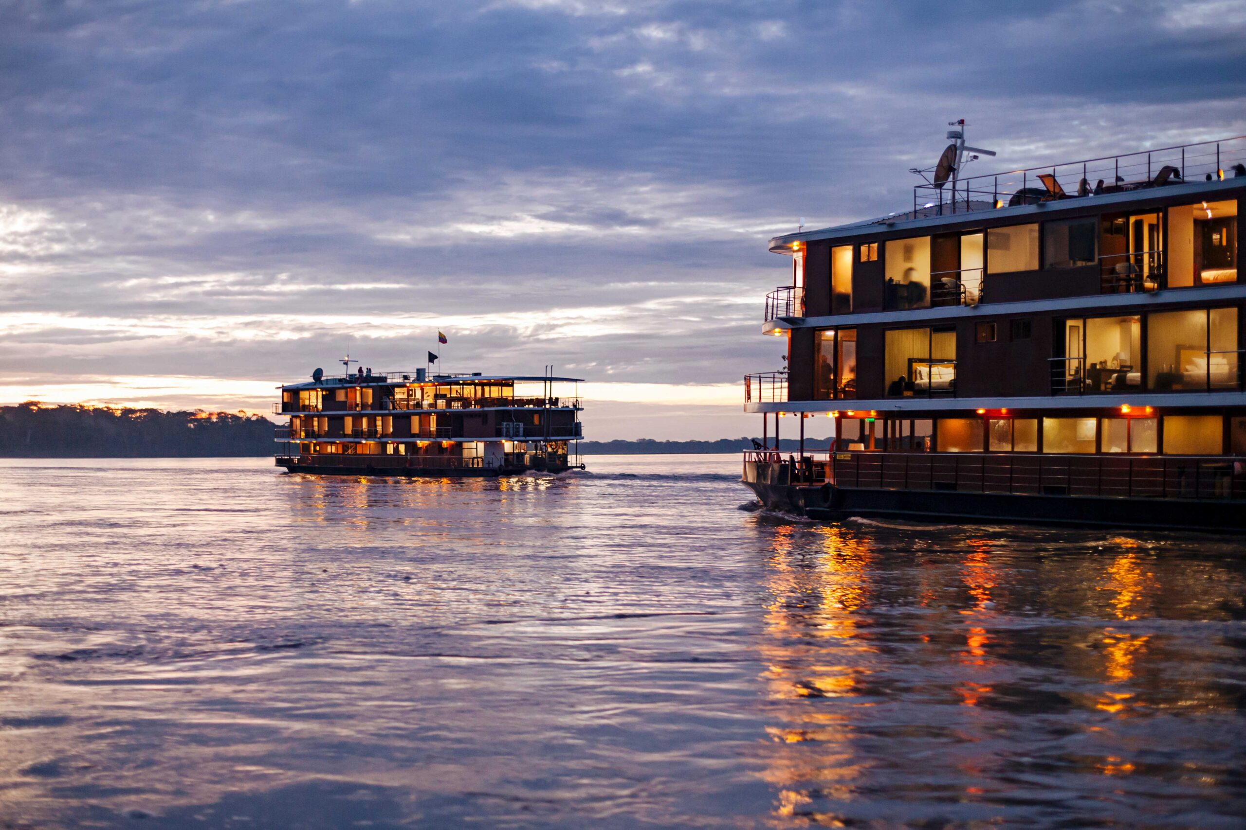 Anakonda and Manatee cruises in the Amazon